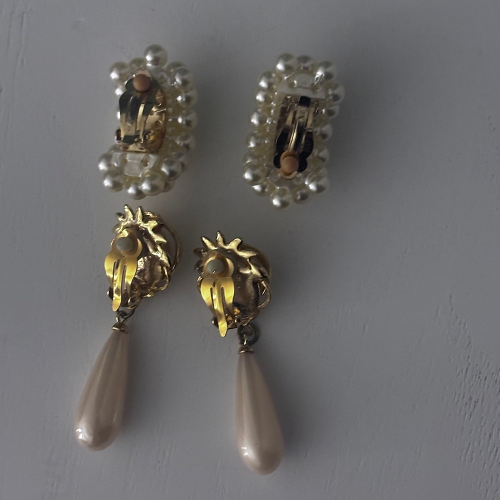3/20$ Pearl and Gold Clip-On Earrings - Picture 2 of 2